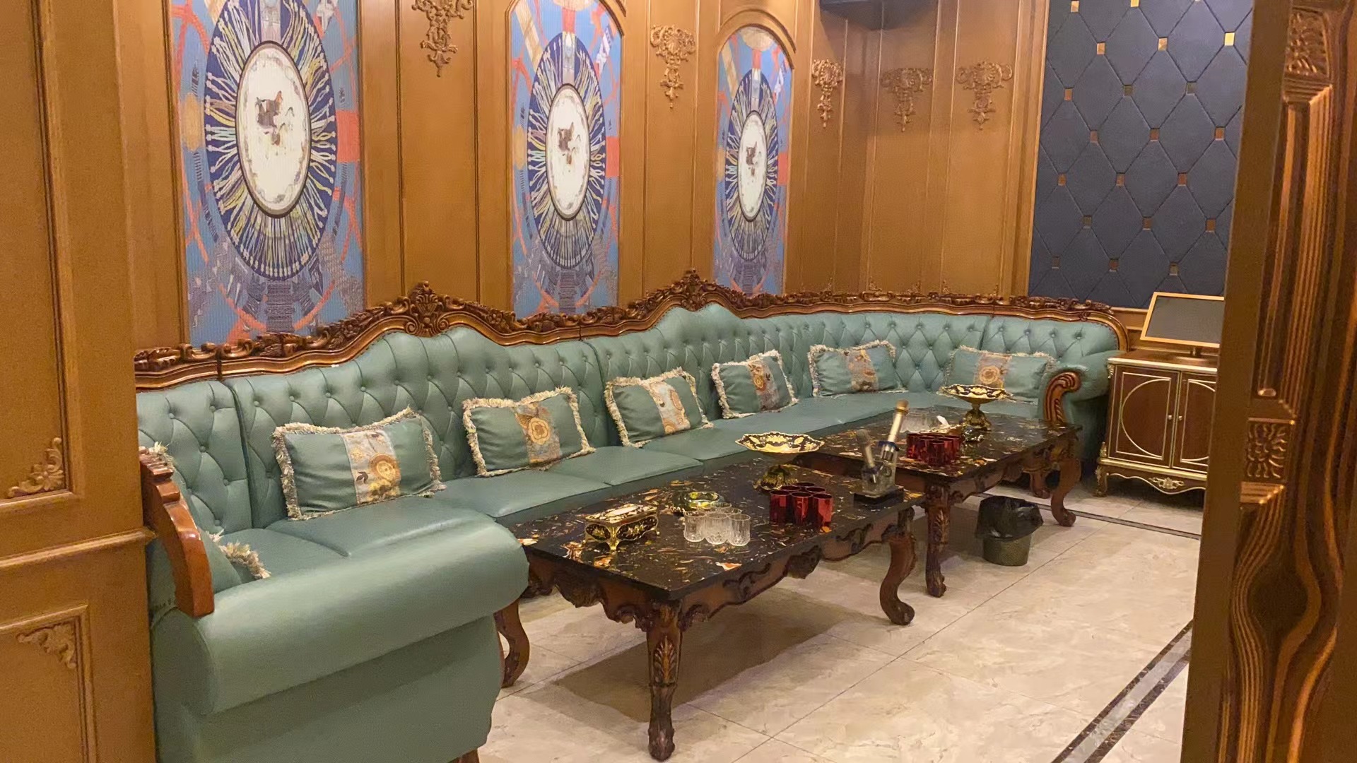 天津中端佰乐峰华夜总会KTV